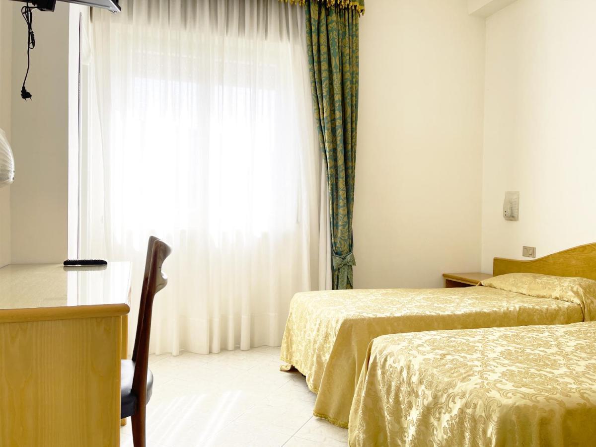 Hotel Reginella Сант-Агата-суй-Дуе-Гольфі Екстер'єр фото