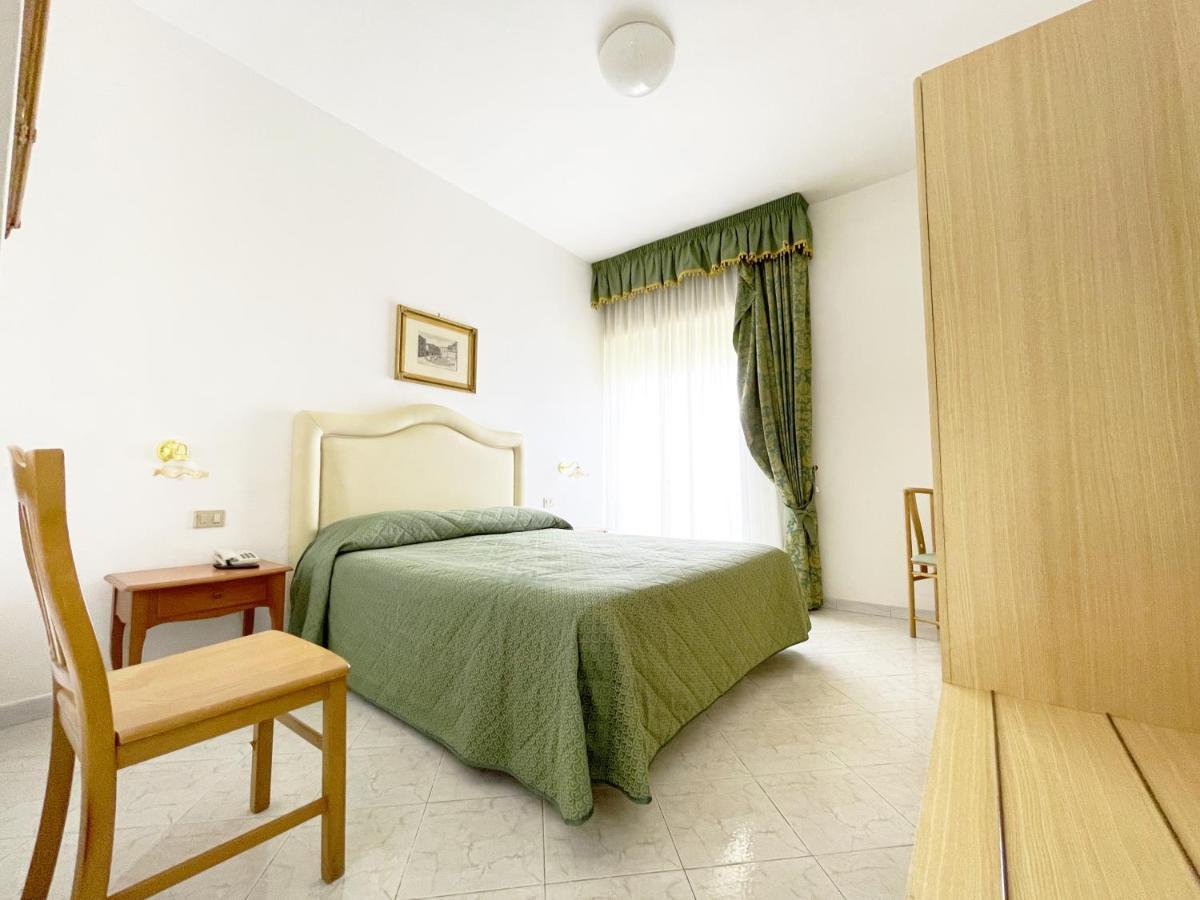Hotel Reginella Сант-Агата-суй-Дуе-Гольфі Екстер'єр фото