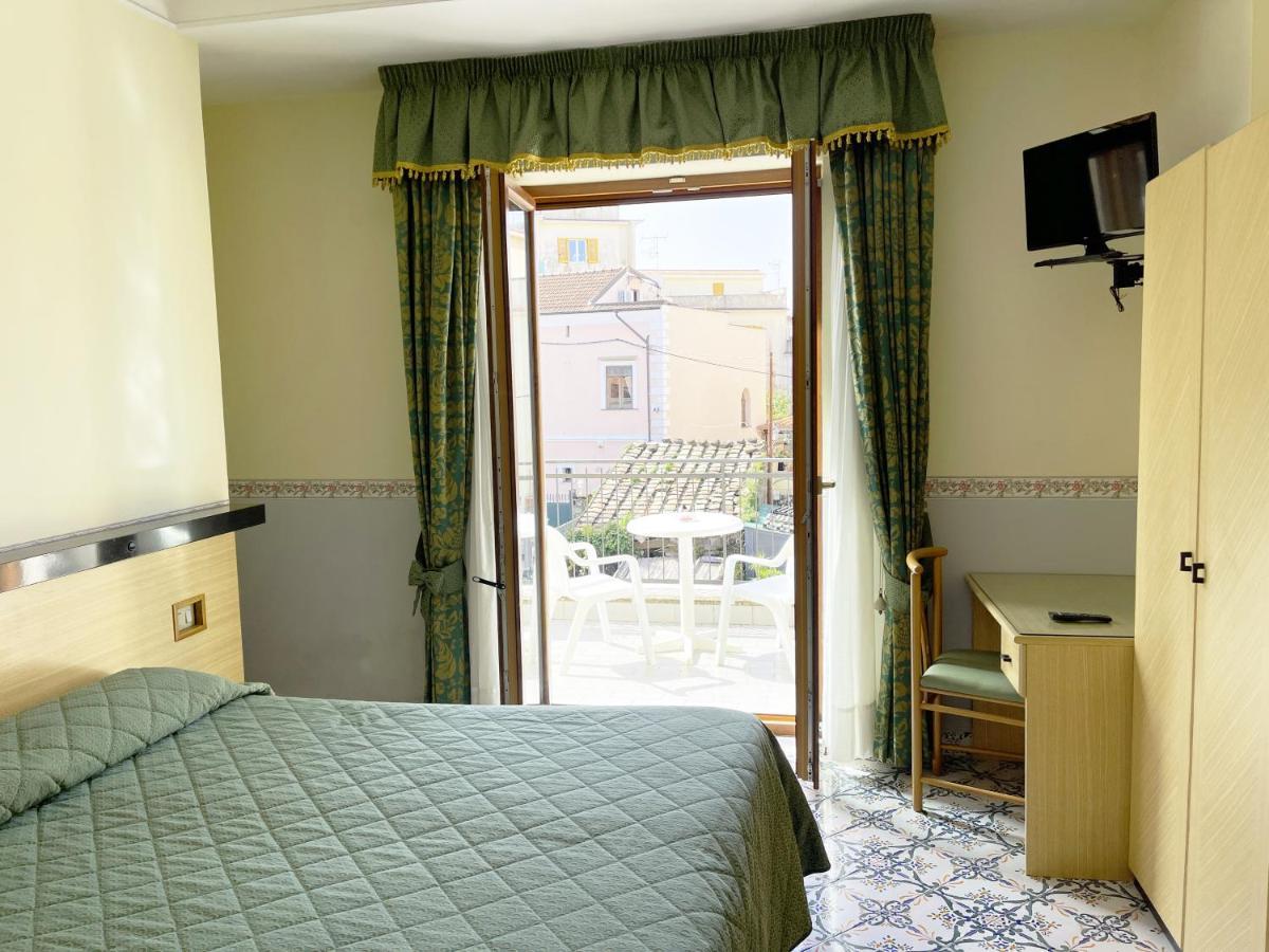 Hotel Reginella Сант-Агата-суй-Дуе-Гольфі Екстер'єр фото