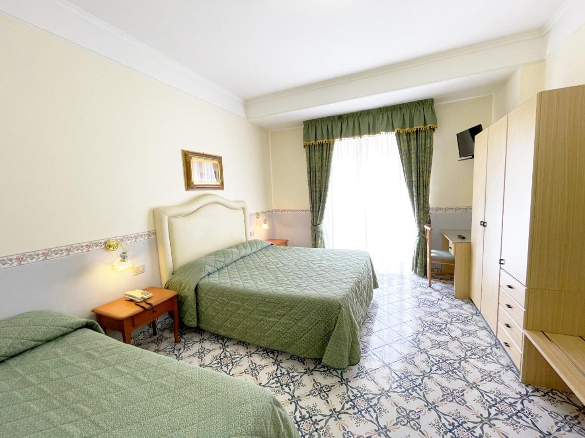 Hotel Reginella Сант-Агата-суй-Дуе-Гольфі Екстер'єр фото