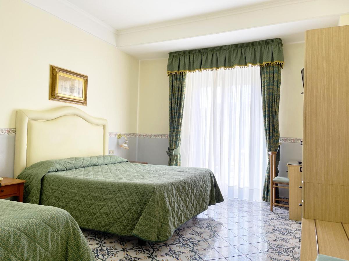 Hotel Reginella Сант-Агата-суй-Дуе-Гольфі Екстер'єр фото