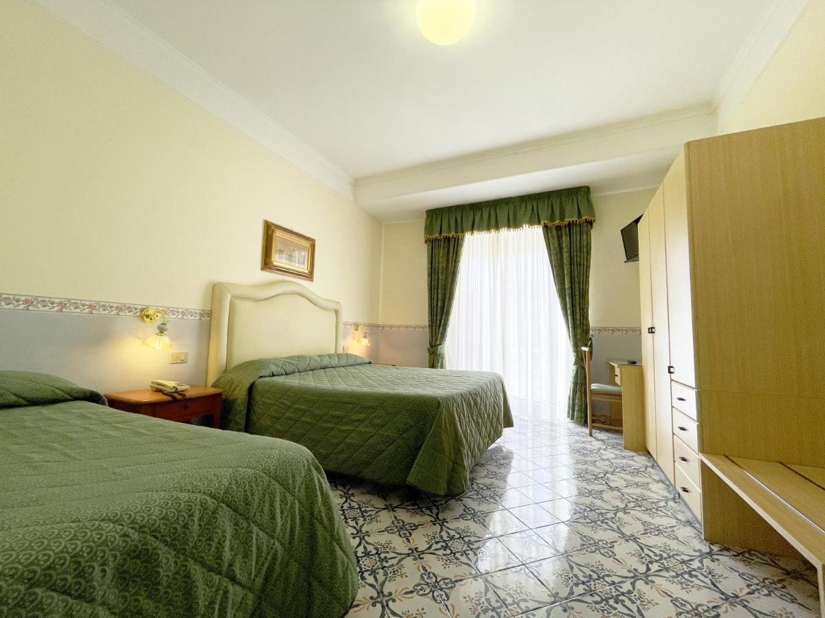 Hotel Reginella Сант-Агата-суй-Дуе-Гольфі Екстер'єр фото
