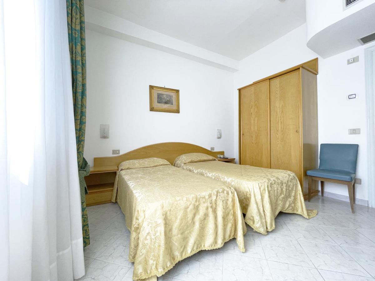 Hotel Reginella Сант-Агата-суй-Дуе-Гольфі Екстер'єр фото