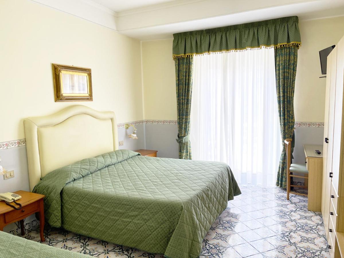 Hotel Reginella Сант-Агата-суй-Дуе-Гольфі Екстер'єр фото