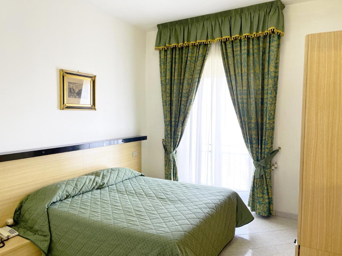 Hotel Reginella Сант-Агата-суй-Дуе-Гольфі Екстер'єр фото