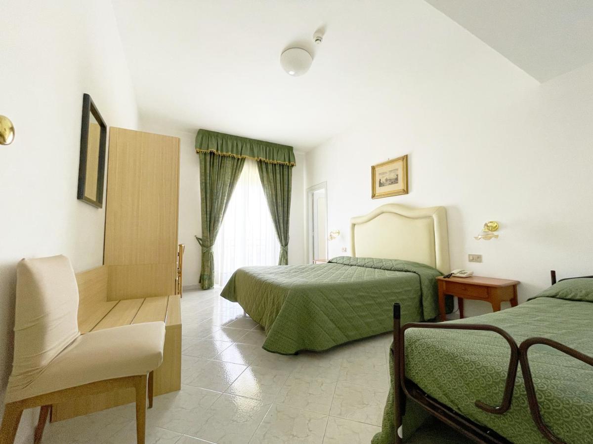 Hotel Reginella Сант-Агата-суй-Дуе-Гольфі Екстер'єр фото