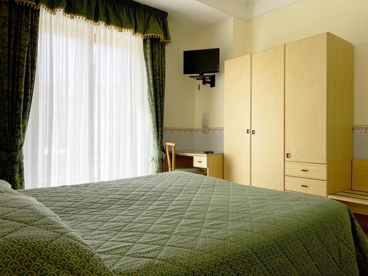 Hotel Reginella Сант-Агата-суй-Дуе-Гольфі Екстер'єр фото