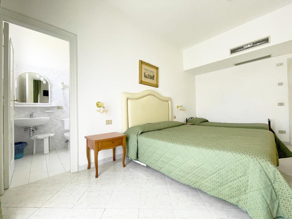Hotel Reginella Сант-Агата-суй-Дуе-Гольфі Екстер'єр фото