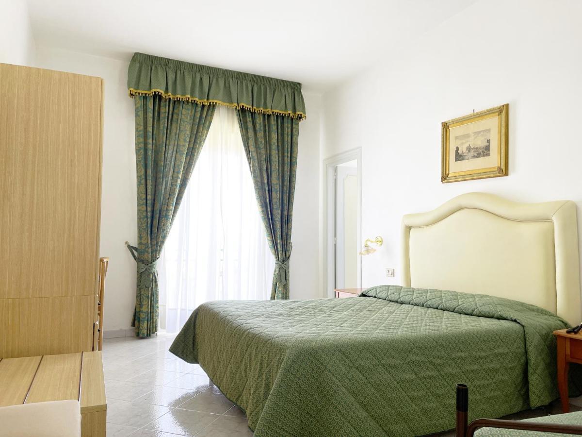 Hotel Reginella Сант-Агата-суй-Дуе-Гольфі Екстер'єр фото