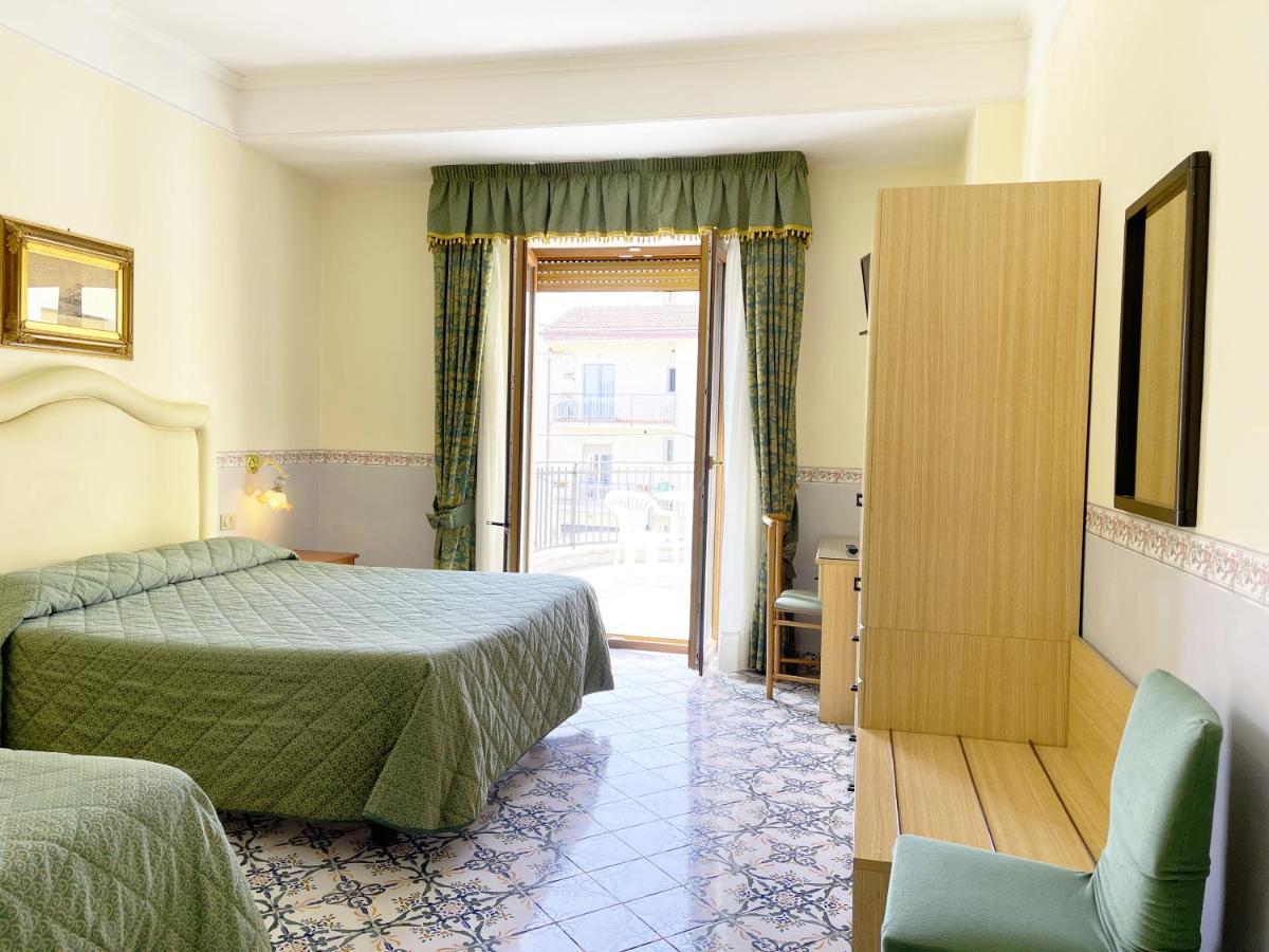 Hotel Reginella Сант-Агата-суй-Дуе-Гольфі Екстер'єр фото