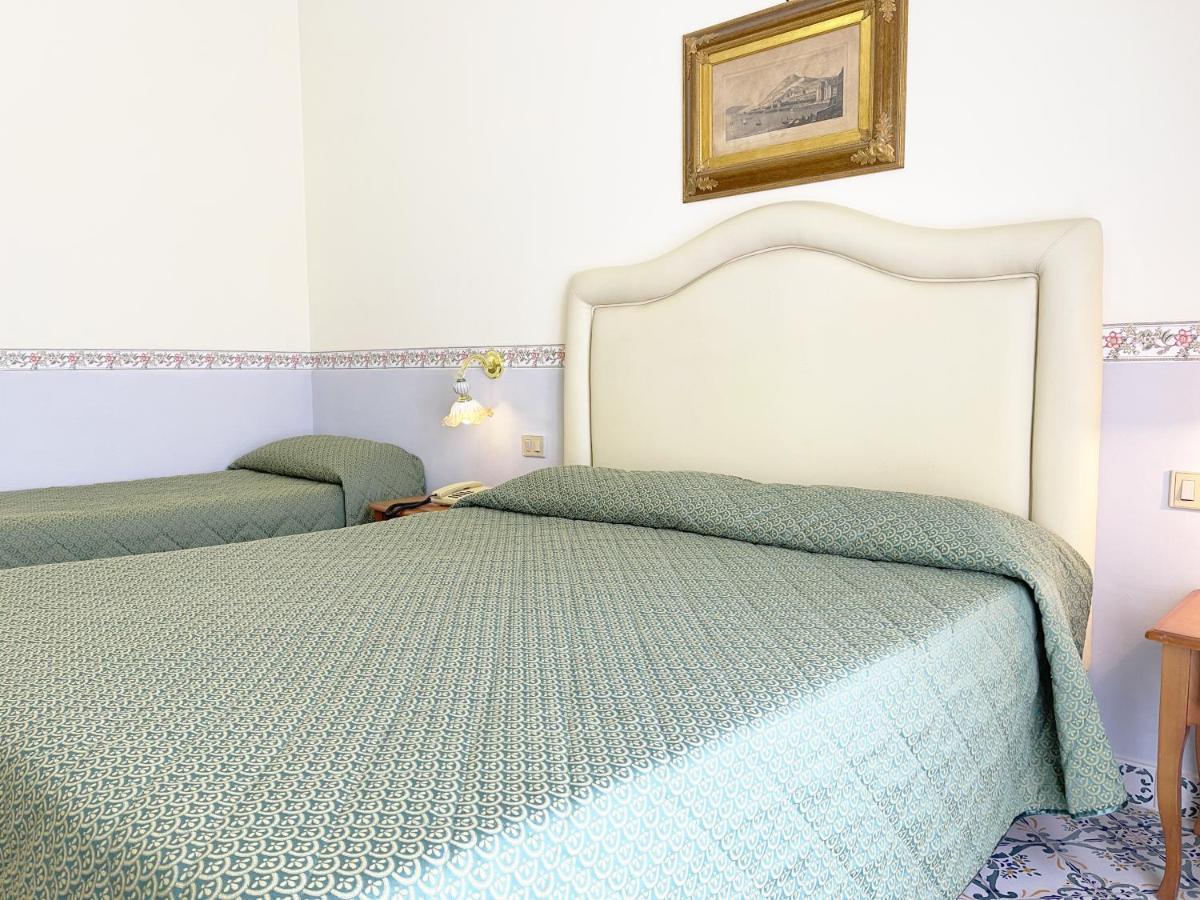 Hotel Reginella Сант-Агата-суй-Дуе-Гольфі Екстер'єр фото