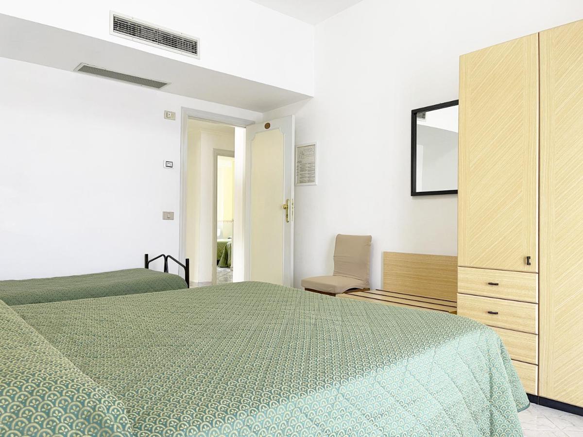 Hotel Reginella Сант-Агата-суй-Дуе-Гольфі Екстер'єр фото